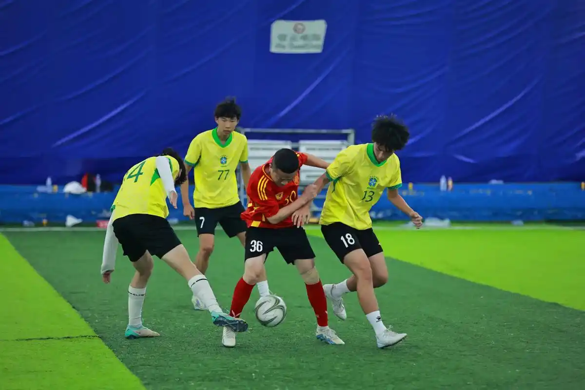 欧冠对决：马赛 VS 曼联